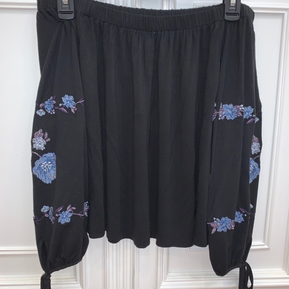 American Eagle off the shoulder top